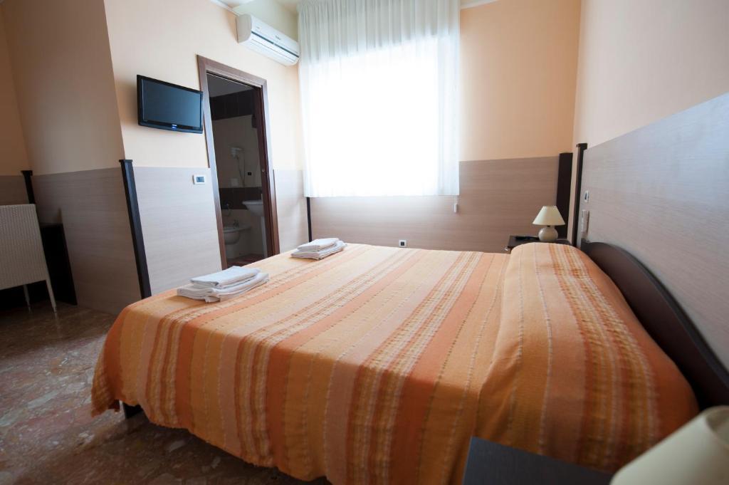 Bed and Breakfast Aragonese à Reggio de Calabre Chambre photo